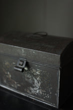 Load image into Gallery viewer, 19th Century Metalware Tole Painted Tin Box